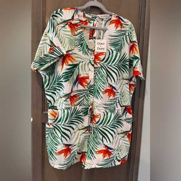 Davi & Dani NWT Shorts Romper Tropical Print Large - Picture 1 of 4